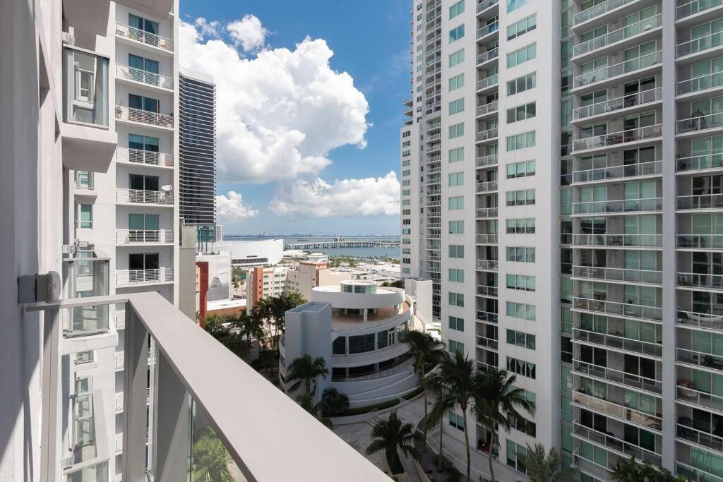 Stylish Modern Downtown Studio Free Parking Apartment Miami Bagian luar foto